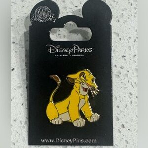 NWT - Disney Collectible Simba Pin
